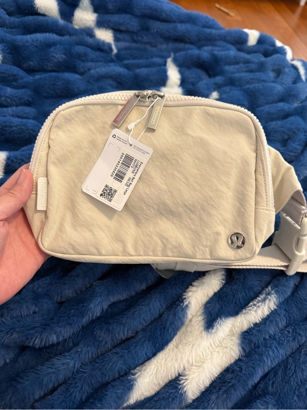 Lot of 10 Authentic Large Lululemon Belt bags. - Picture 3 of 11
